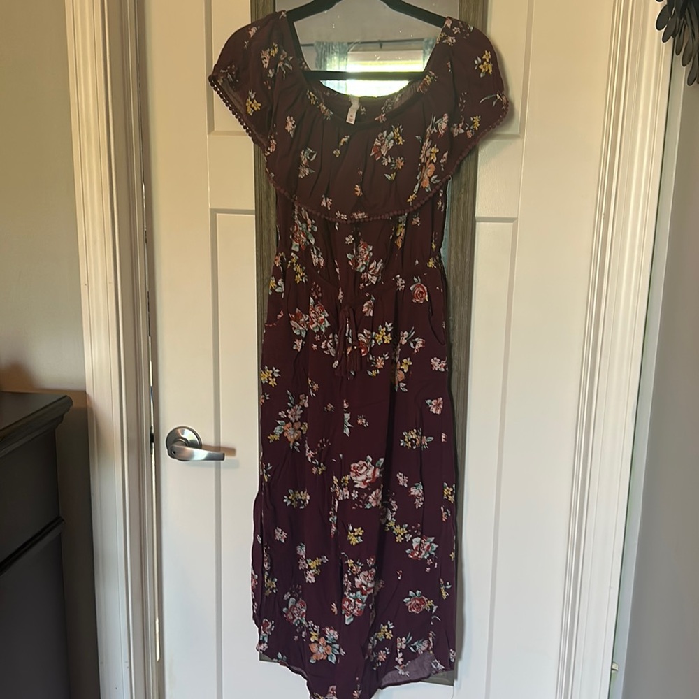 Adorable xhilaration burgundy floral romper size medium!